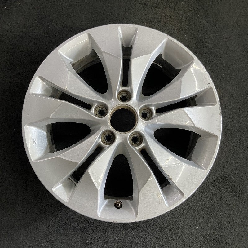 17″ CR-V 12-14 17×6.5 alloy 10 spoke lug nut aligned with narrow slot Original OEM Wheel Rim